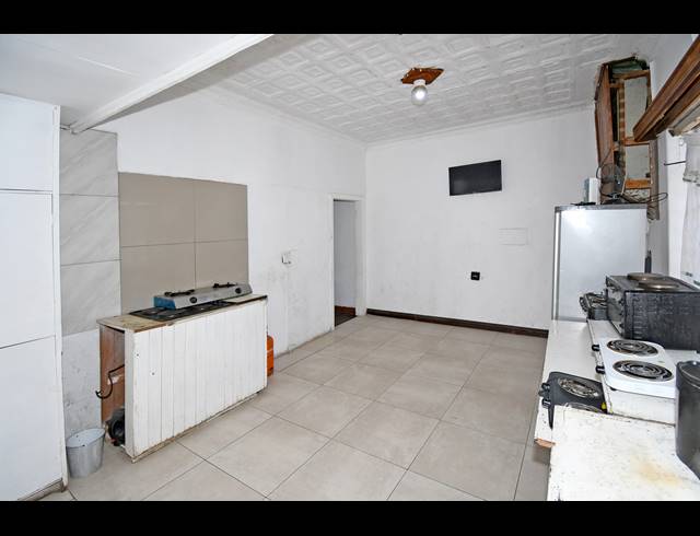 5.5 BEDROOM HOUSE FOR SALE IN HURST HILL
